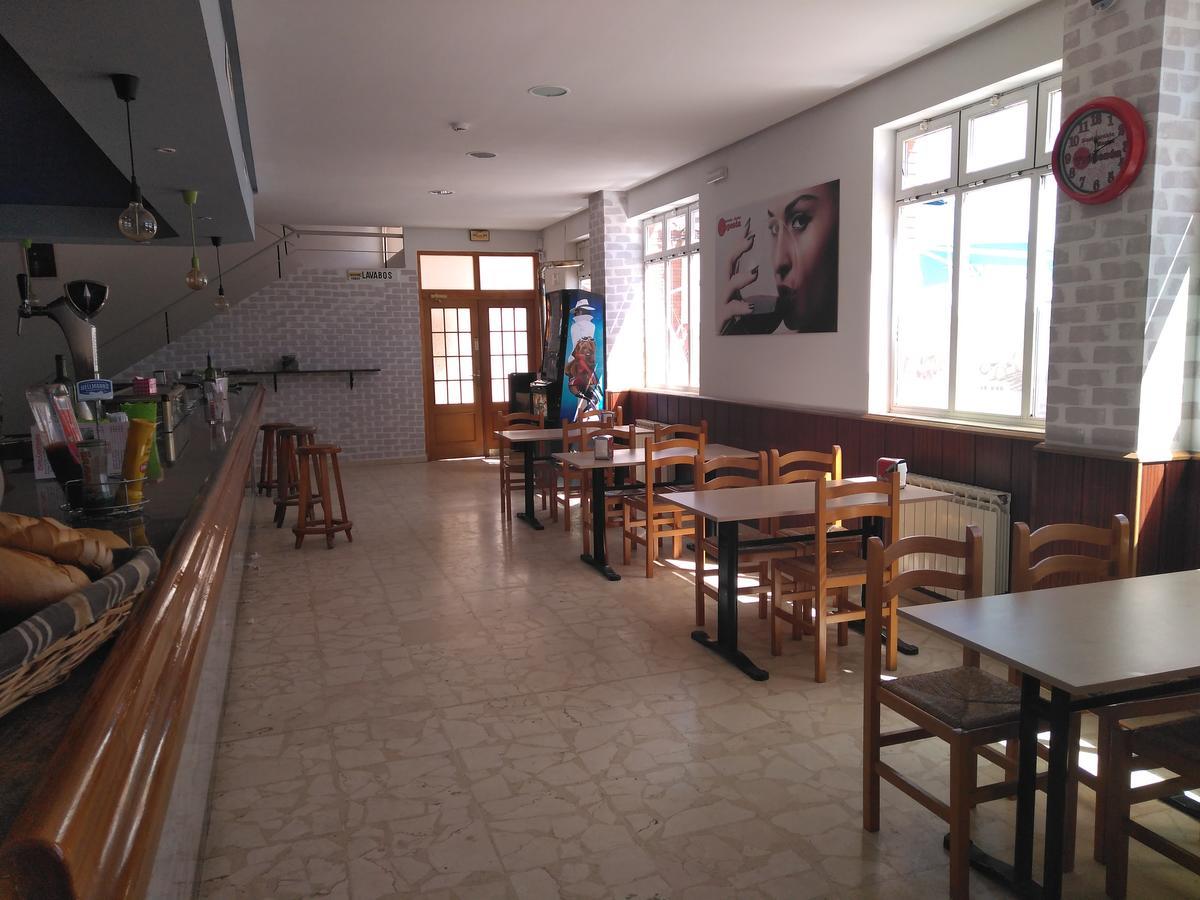 Hostal El Tropezon Matallana de Valmadrigal Exterior photo